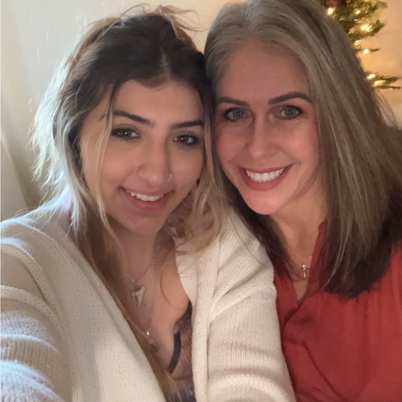 Meet your Posher, Dawn & Cianna - Picture 3 of 5